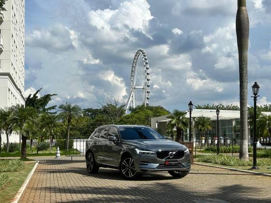 VOLVO XC60 2.0 T8 HYBRID MOMENTUM AWD GEARTRONIC VOLVO XC60 2.0 T8 HYBRID MOMENTUM AWD GEARTRONIC